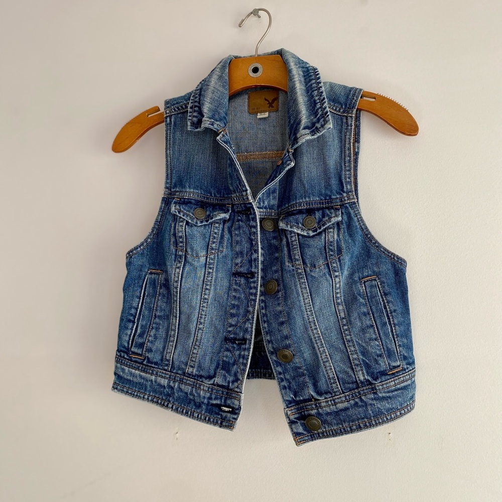 American Eagle Cropped Denim Vest - XS